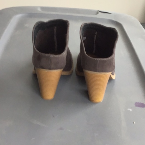 Great condition DV booties - Picture 3 of 6